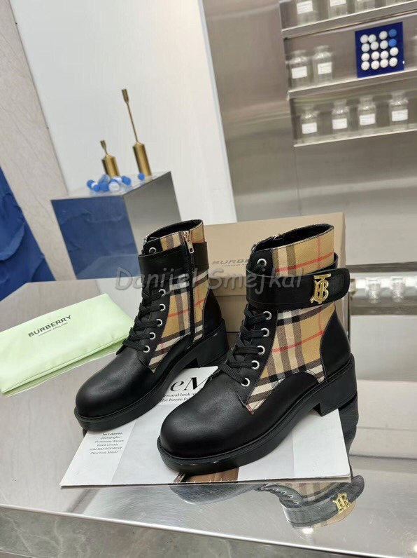 Burberry Boots Woman