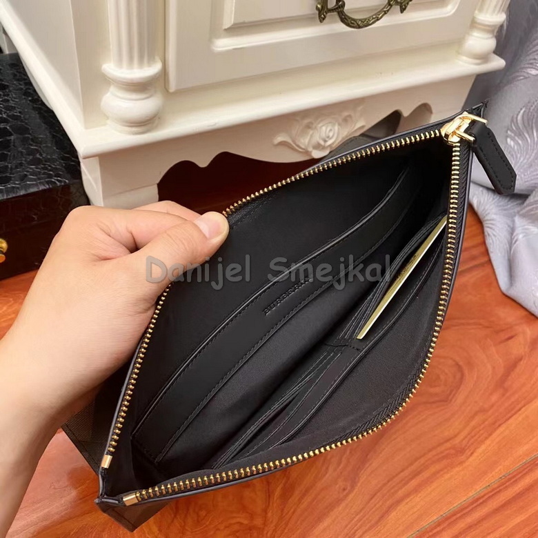 Burberry Pouch 