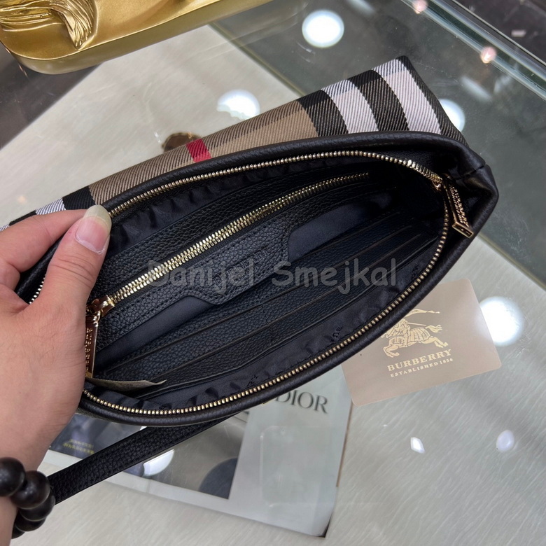 Burberry Pouch 