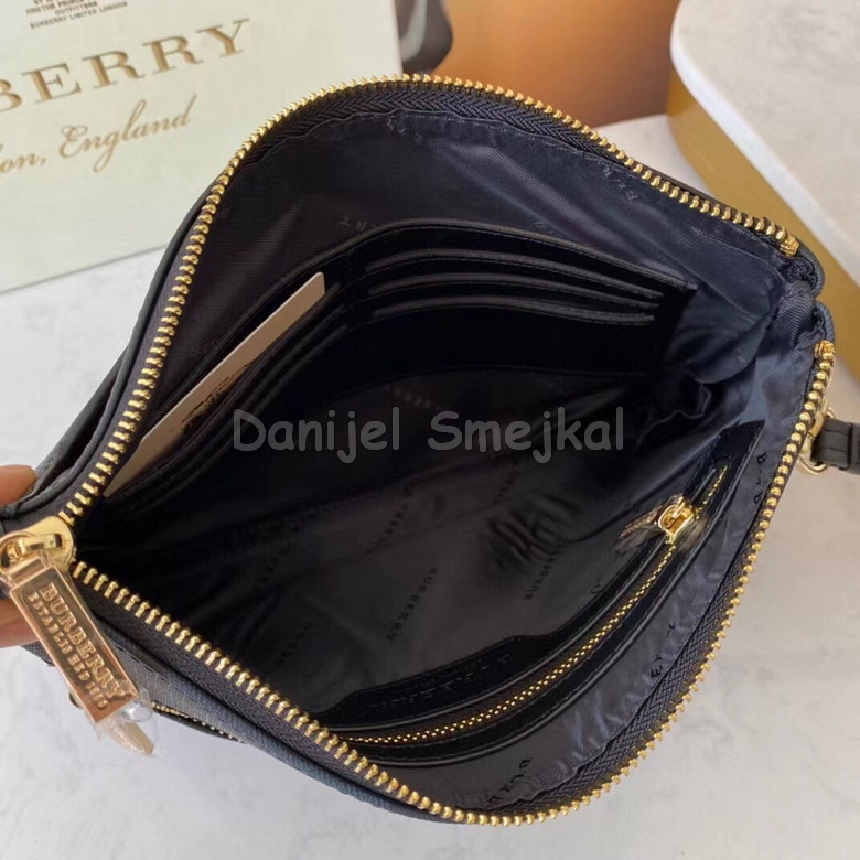 Burberry Pouch 