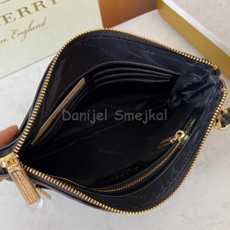 Burberry Pouch 