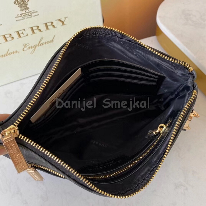 Burberry Pouch 