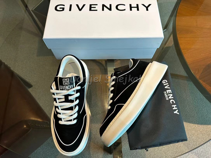 Givenchy Sneaker