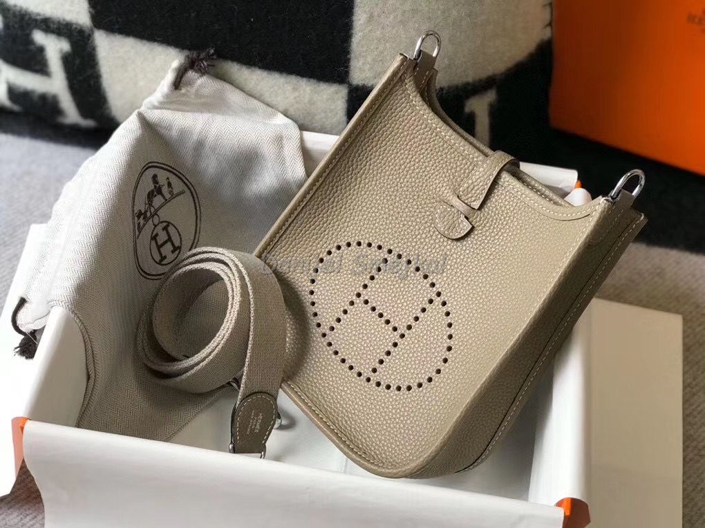 Hermes Evelyne III TPM Bag In Tourterelle 17cm