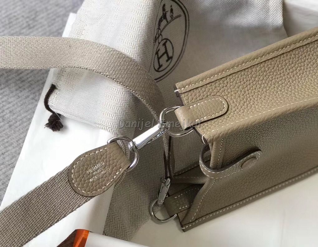 Hermes Evelyne III TPM Bag In Tourterelle 17cm