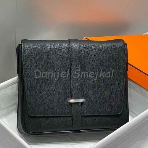 Hermes Steve Light Junior Messenger Bag in Black Clemence Leather 27cm