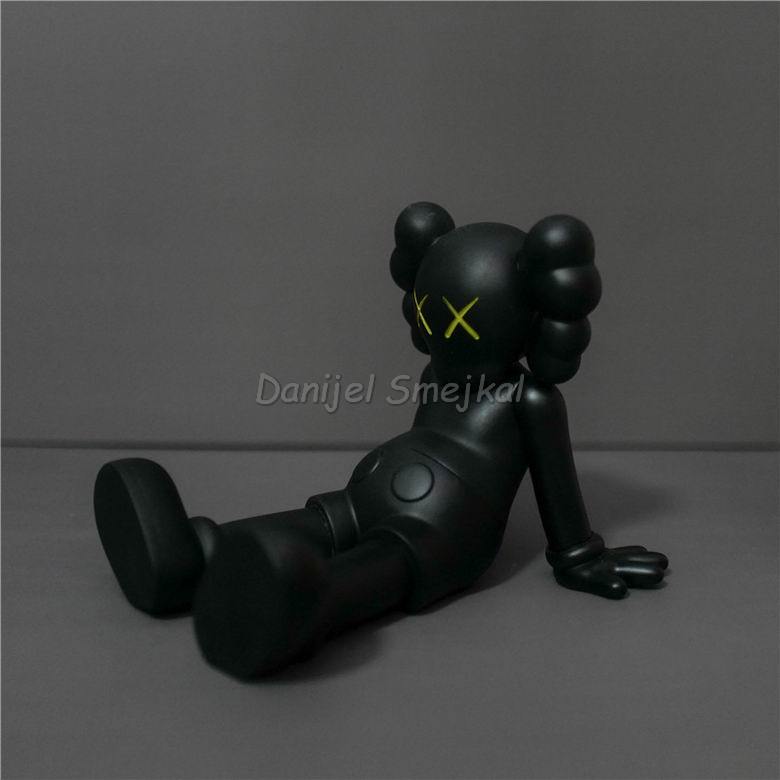 Kaws Holiday Taipe 17cm