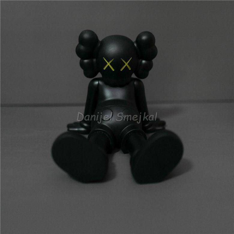 Kaws Holiday Taipe 17cm