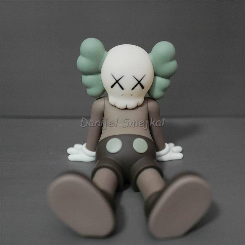 Kaws Holiday Taipe 17cm