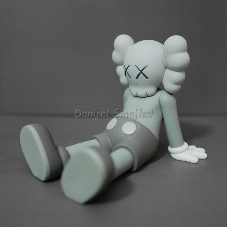 Kaws Holiday Taipe 17cm