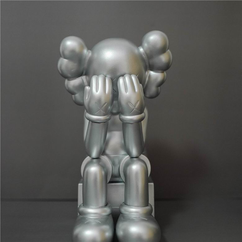 Kaws Passing Through 28cm