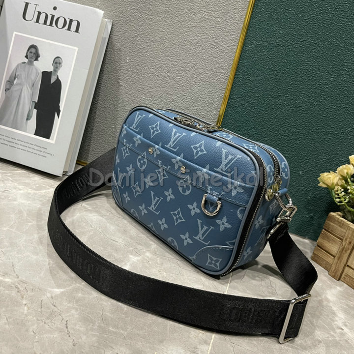 Louis Vuitton Alpha Messsenger 24cm