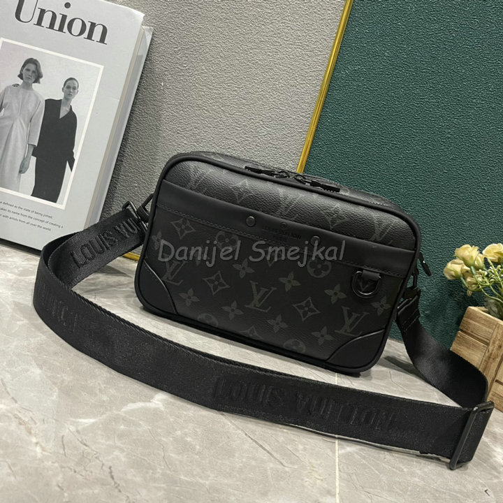 Louis Vuitton Alpha Messsenger 24cm