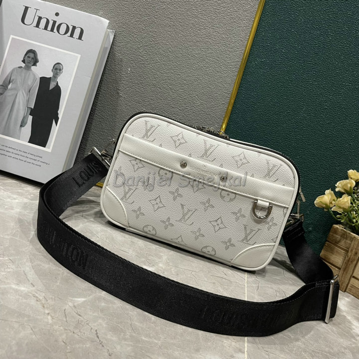 Louis Vuitton Alpha Messsenger 24cm