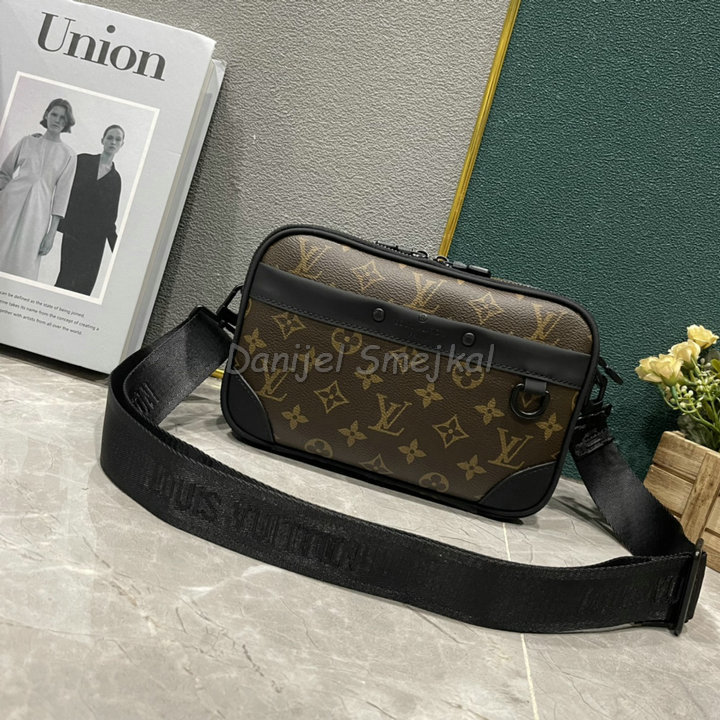 Louis Vuitton Alpha Messsenger 24cm