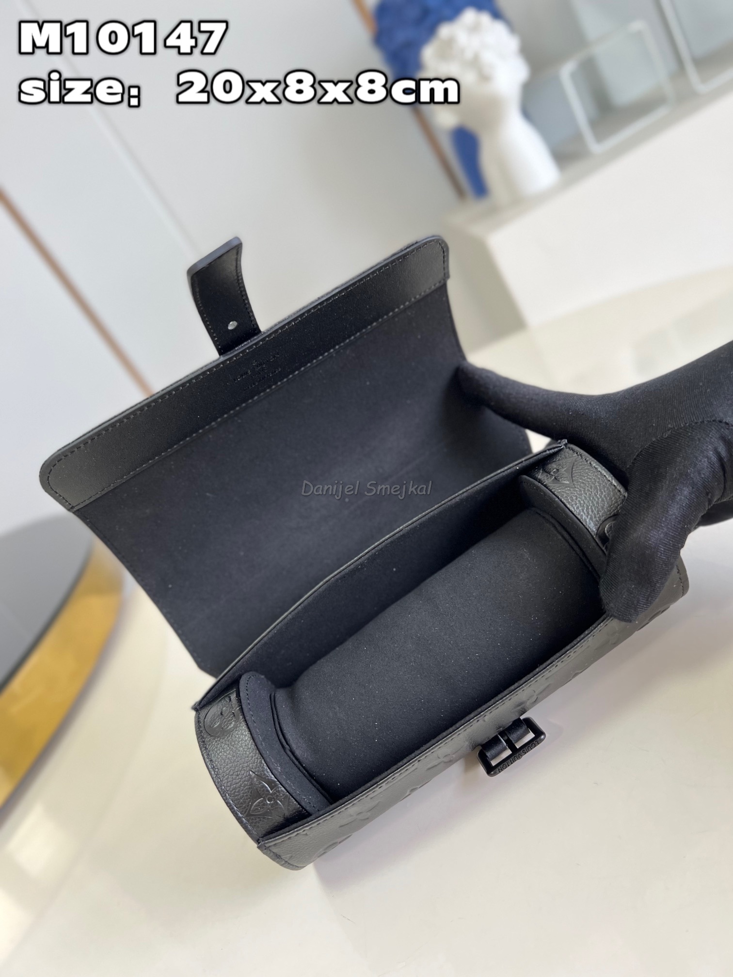 Louis Vuitton M10147 Uhrenetui Monogram Taurillon 20cm
