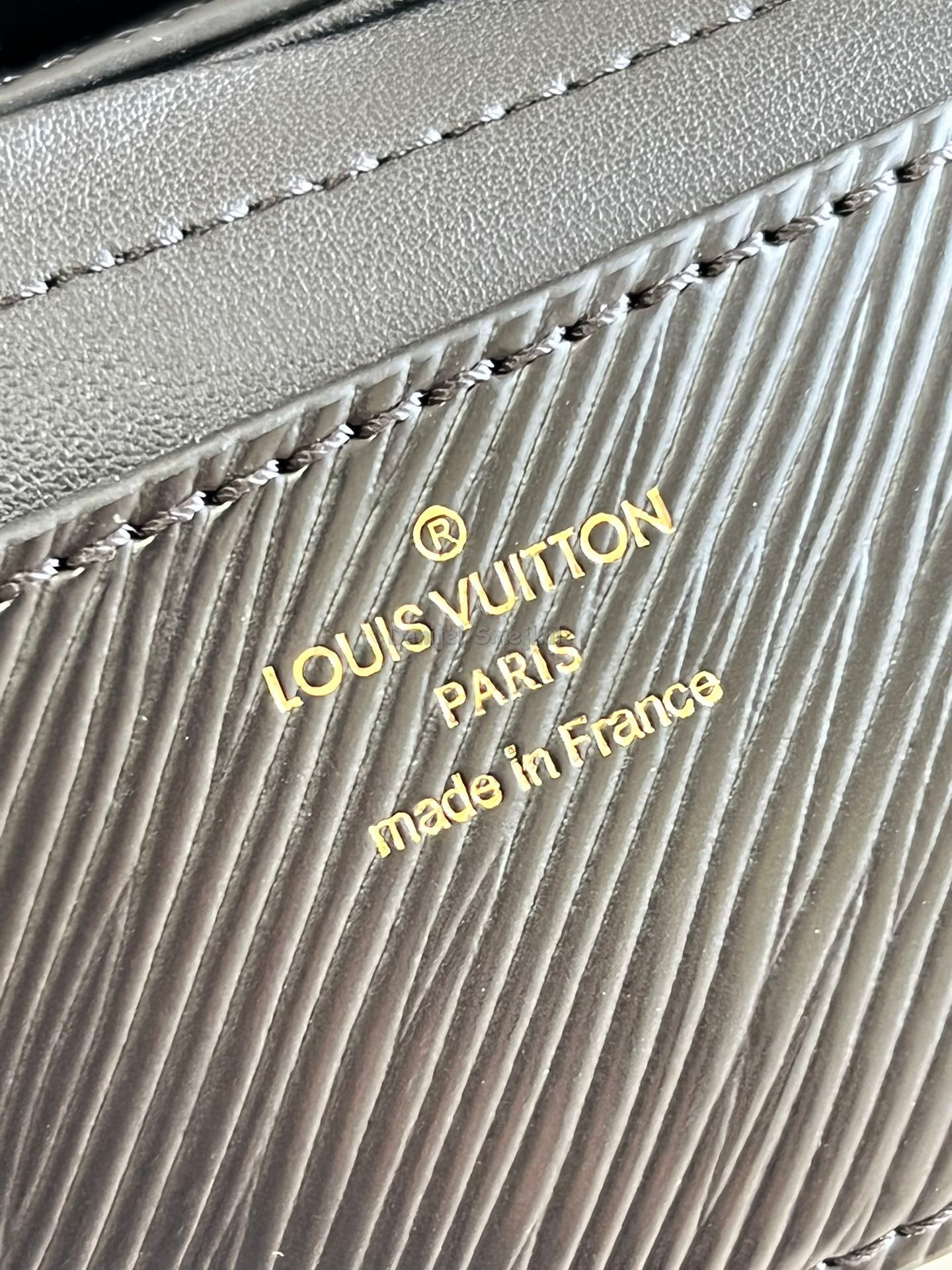 Louis Vuitton M20680 Twist MM 23cm