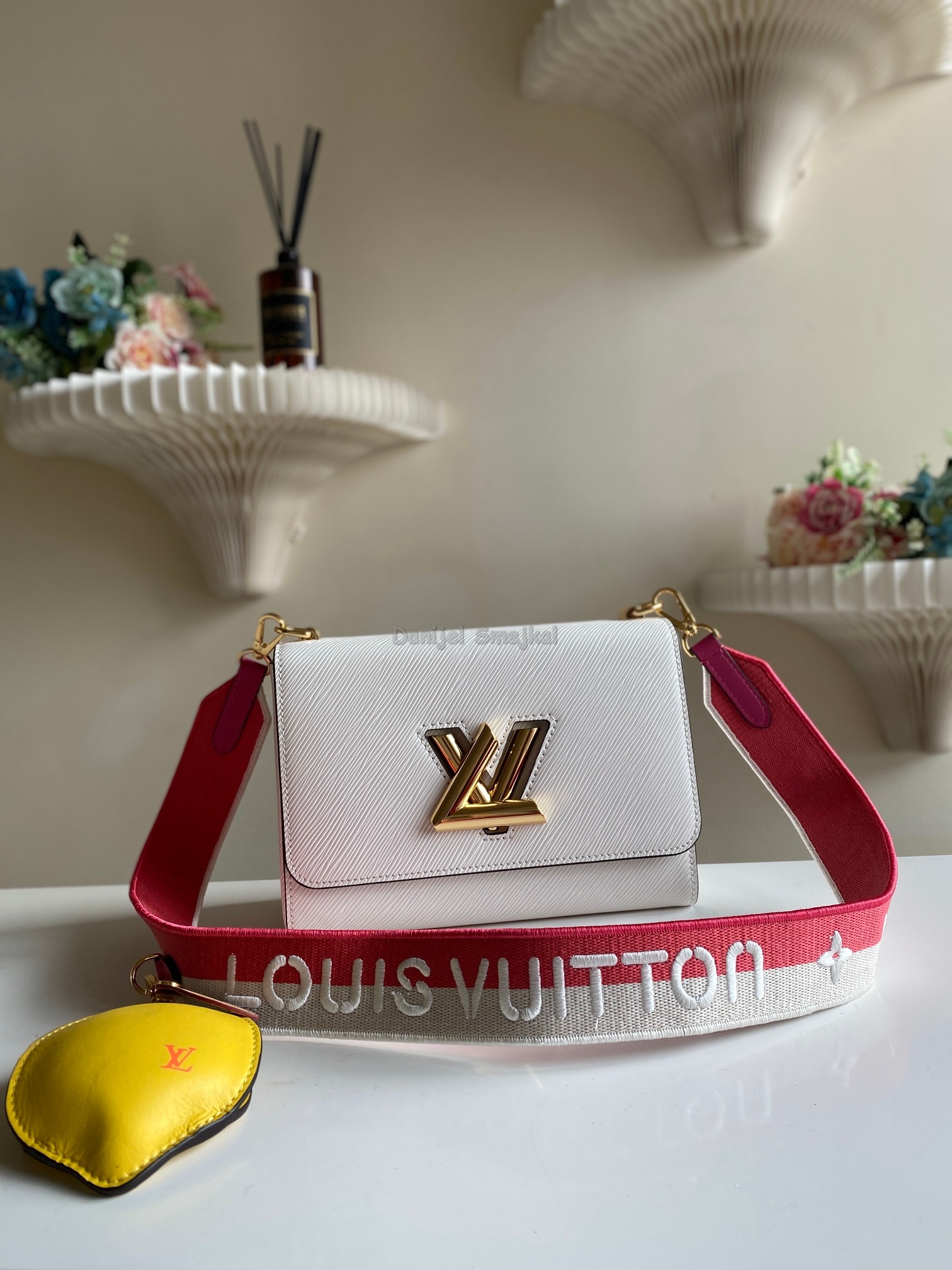 Louis Vuitton M20680 Twist MM Epi Leather 23cm