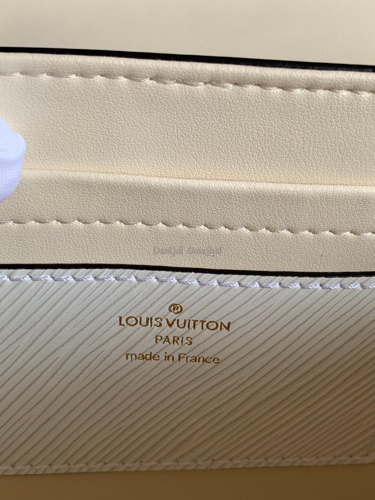 Louis Vuitton M21032 Twist MM Epi Leather 23cm