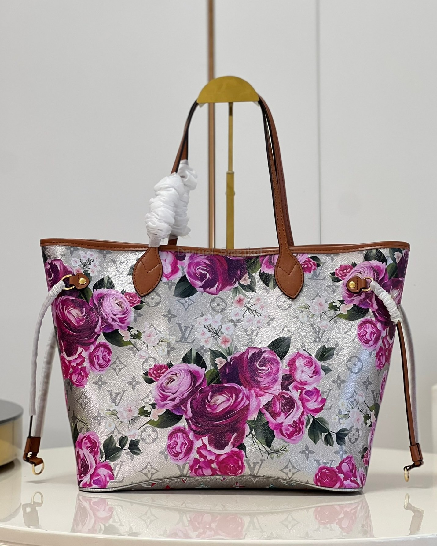 Louis Vuitton M21352 Neverfull MM Floral Pattern Silver 31cm