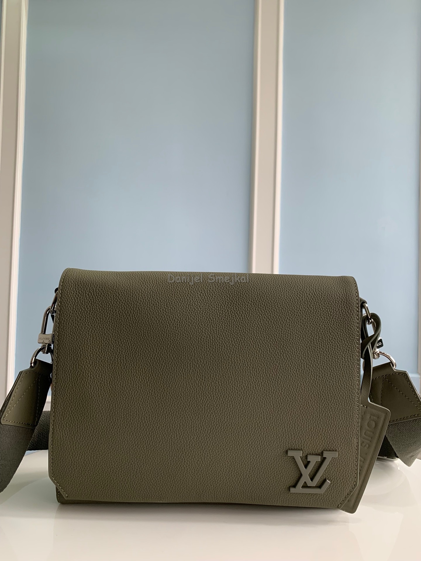 Louis Vuitton M21363 Takeoff Messenger LV Aerogram 28cm