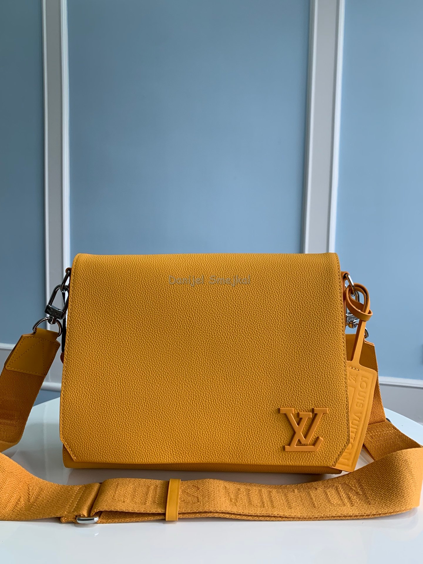 Louis Vuitton M21363 Takeoff Messenger LV Aerogram 28cm