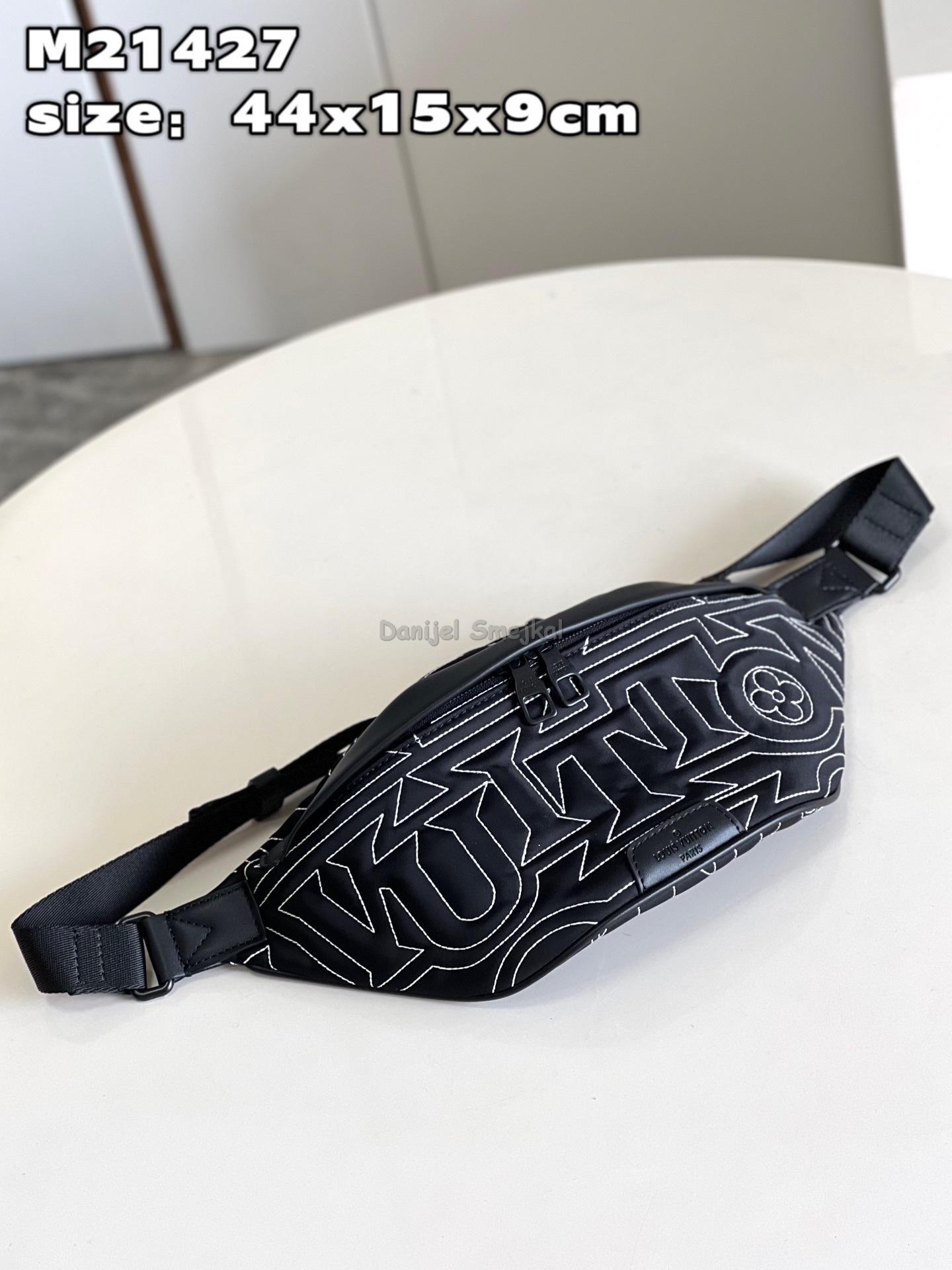 Louis Vuitton M21427 Discovery Bumbag 44cm