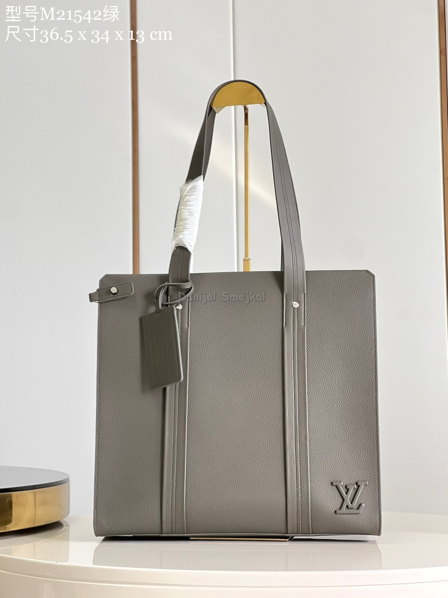 Louis Vuitton M21542  Aerogram Takeoff Tote 36.5cm