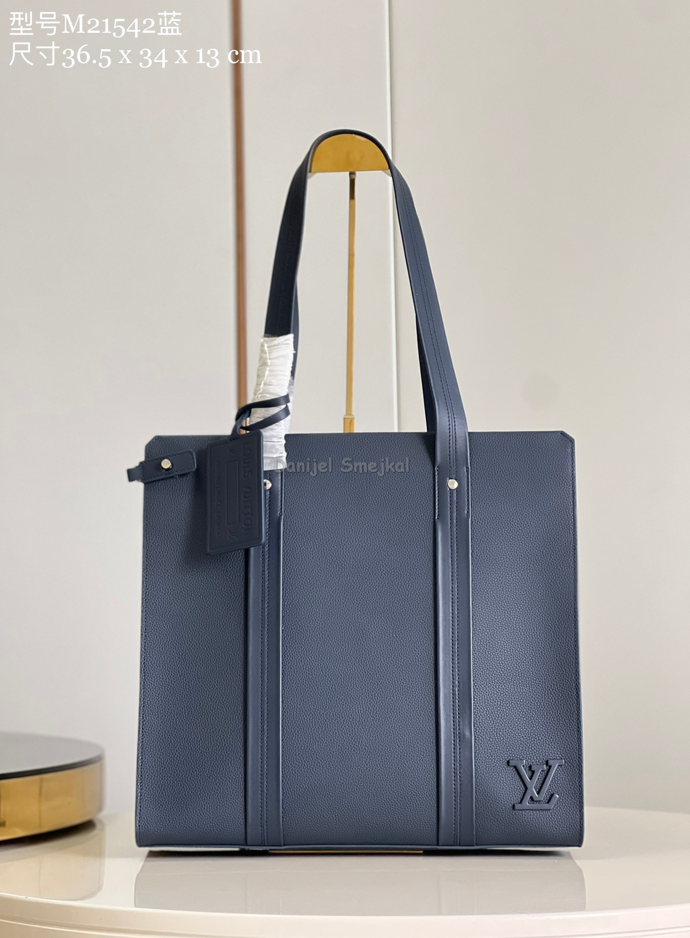 Louis Vuitton M21542  Aerogram Takeoff Tote Navy 36.5cm 