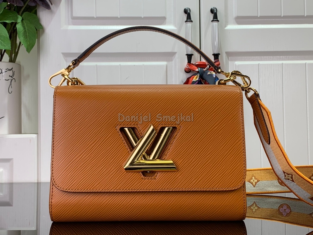 Louis Vuitton M21555 Twist MM Epi 23cm