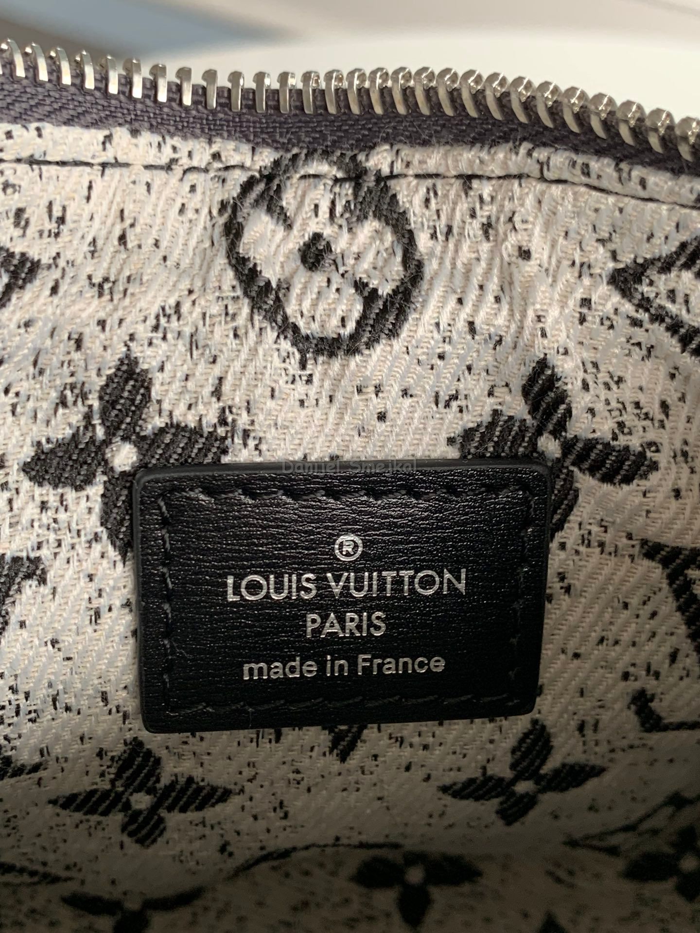 Louis Vuitton M21752 Monogram Jacquard Denim Loop 23cm