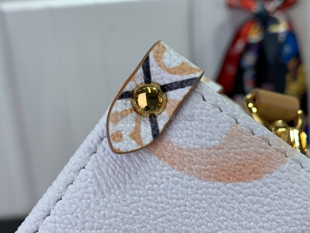 Louis Vuitton M22976 OnTheGo PM Monogram Canvas 25cm