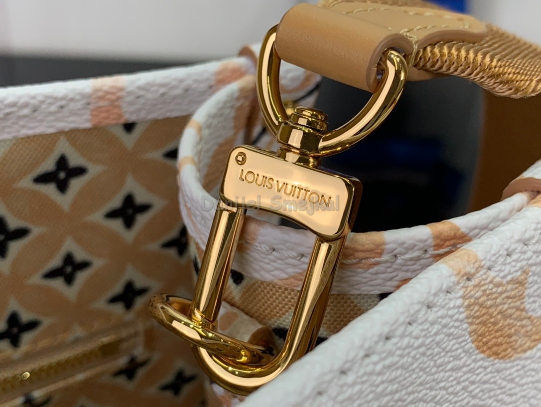 Louis Vuitton M22976 OnTheGo PM Monogram Canvas 25cm