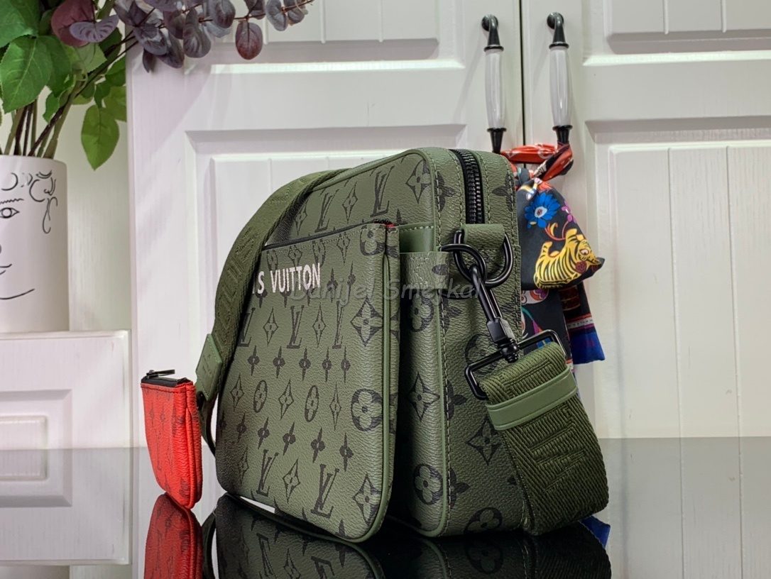 Louis Vuitton M23783 Crossbody 26cm