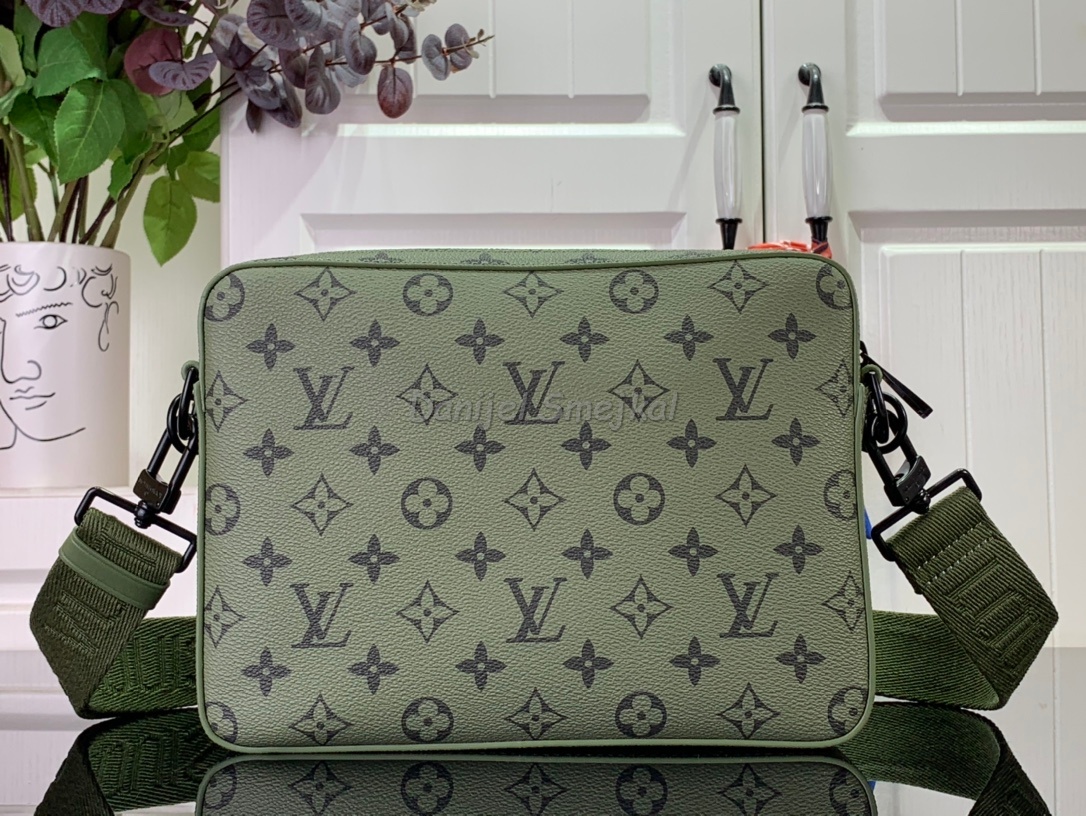 Louis Vuitton M23783 Crossbody 26cm
