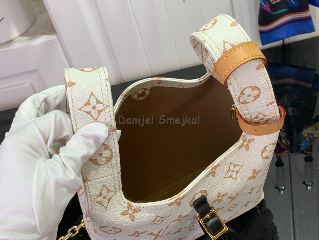 Louis Vuitton M24408 Atlantis BB Monogram 17cm