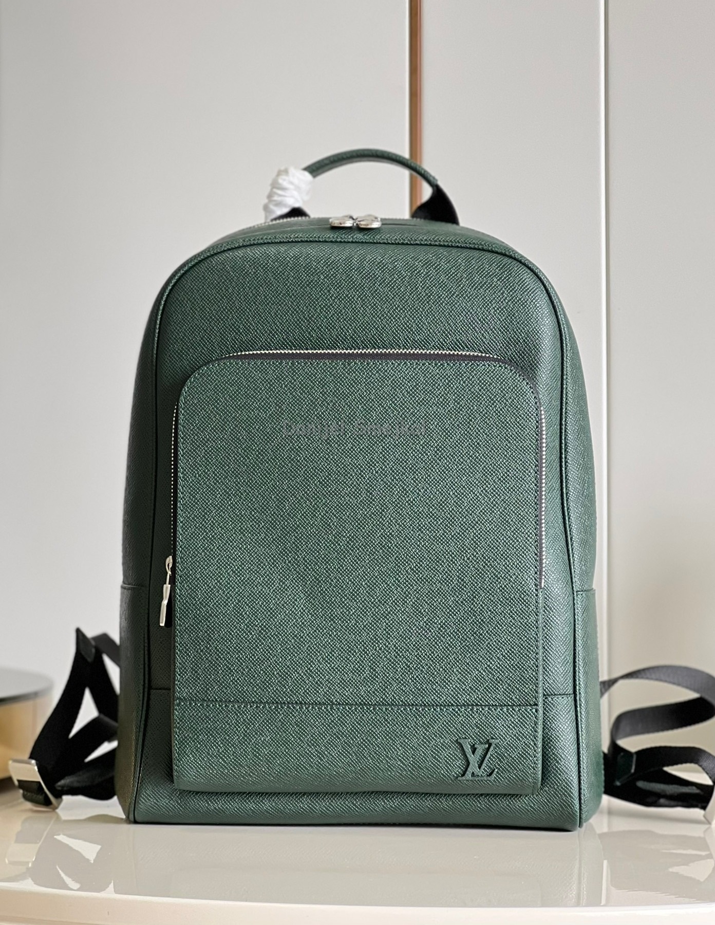 Louis Vuitton M30857 Adrian Backpack Taiga Leather 31cm