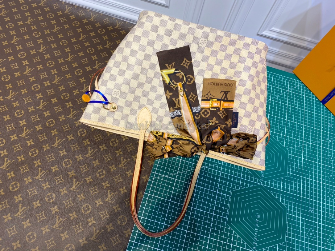 Louis Vuitton M41361 Neverfull 32cm