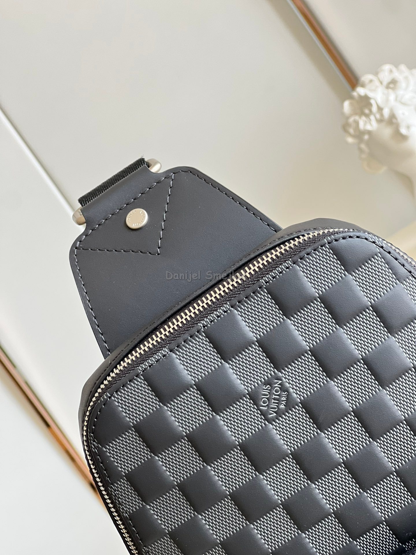 Louis Vuitton M41720 Avenue Slingbag NM Damier Graphite Canvas 20cm