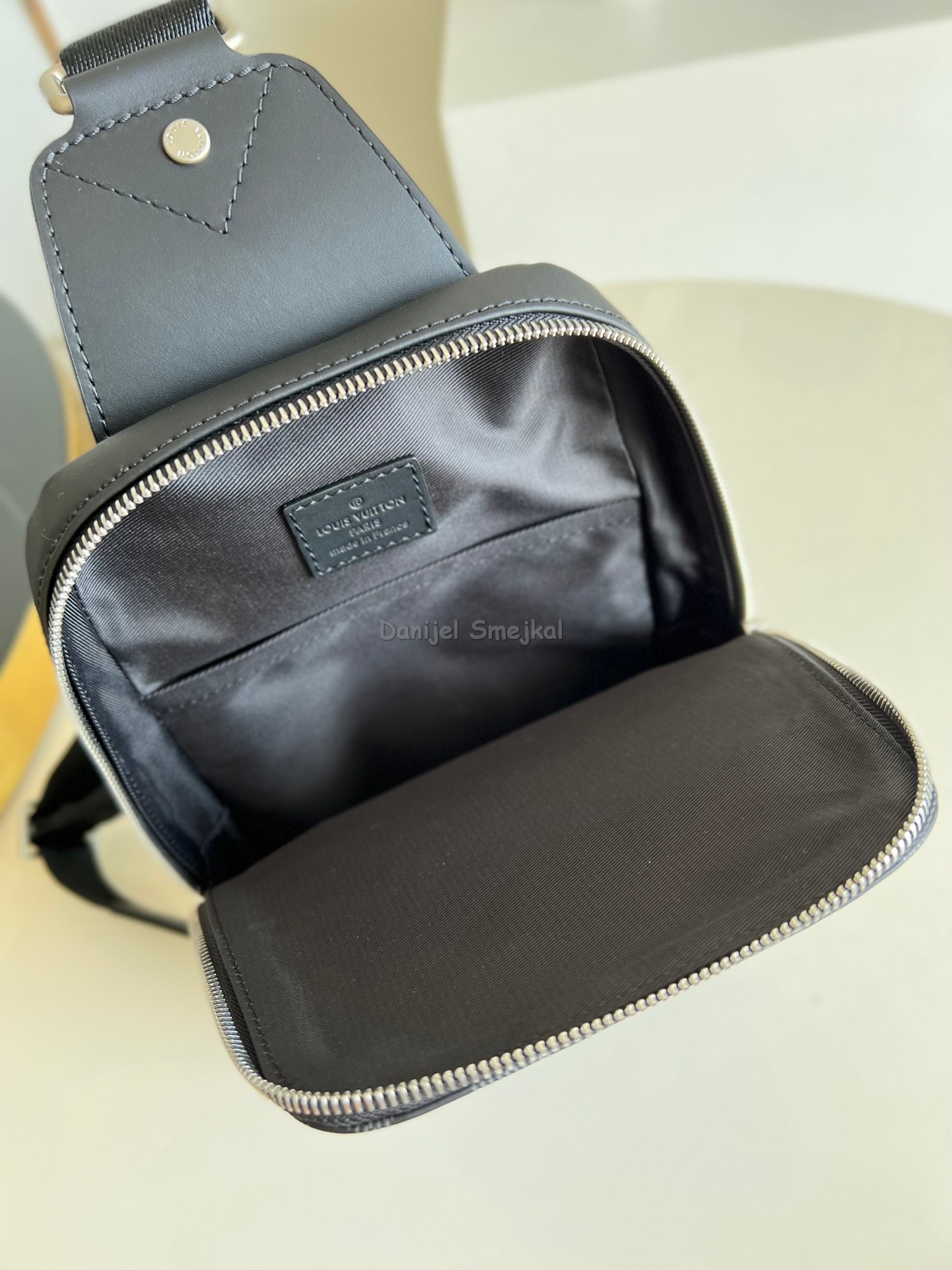 Louis Vuitton M41720 Avenue Slingbag NM Damier Graphite Canvas 20cm