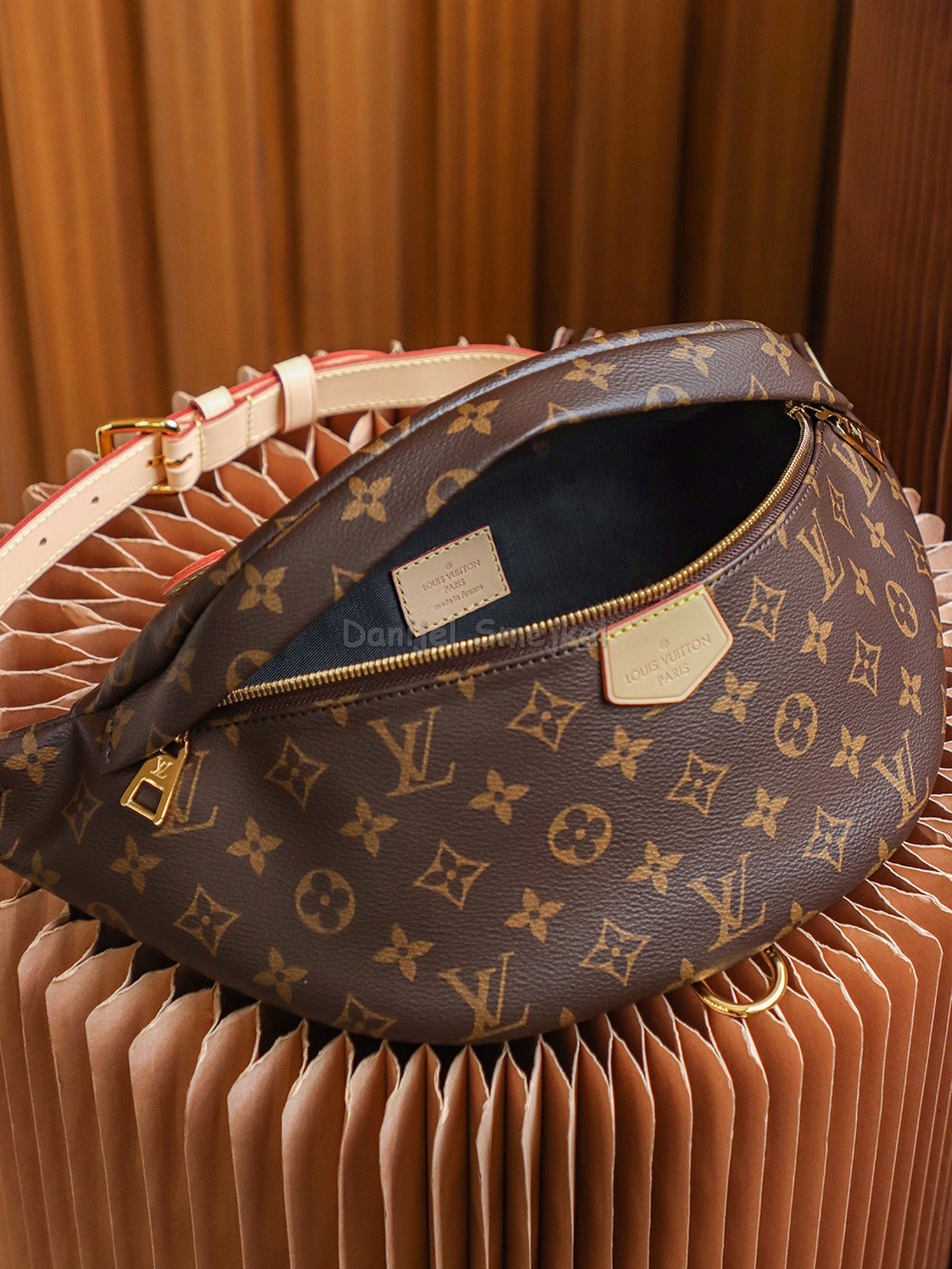 Louis Vuitton M43644 Bumbag Monogram 37cm