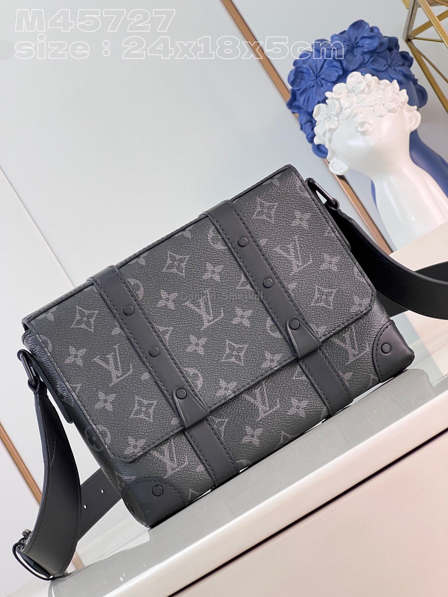 Louis Vuitton M45727 Trunk Messenger Monogram Eclipse 24cm