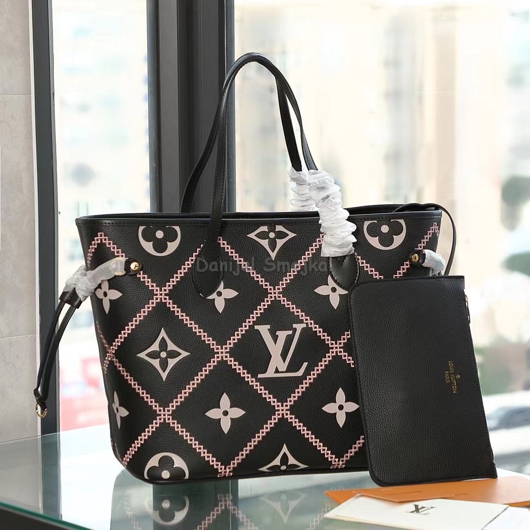 Louis Vuitton M46040 Black Neverfull 31cm