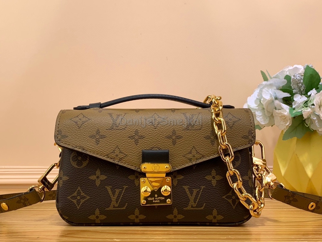 Louis Vuitton M46279 Pochette Métis East West Monogram Canvas 