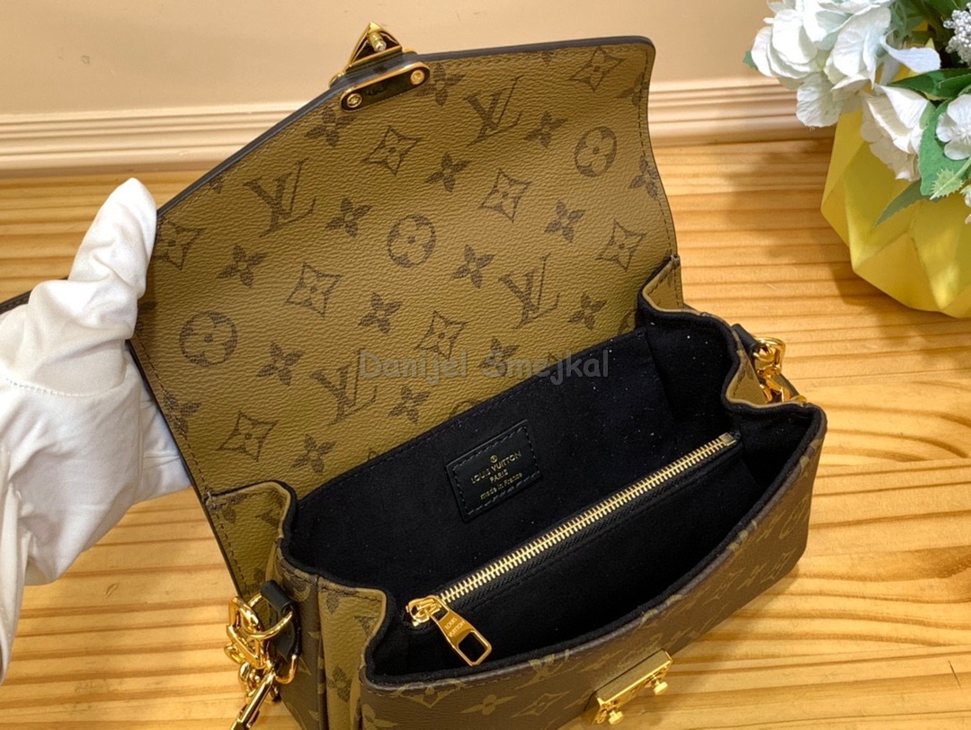 Louis Vuitton M46279 Pochette Métis East West Monogram Canvas 