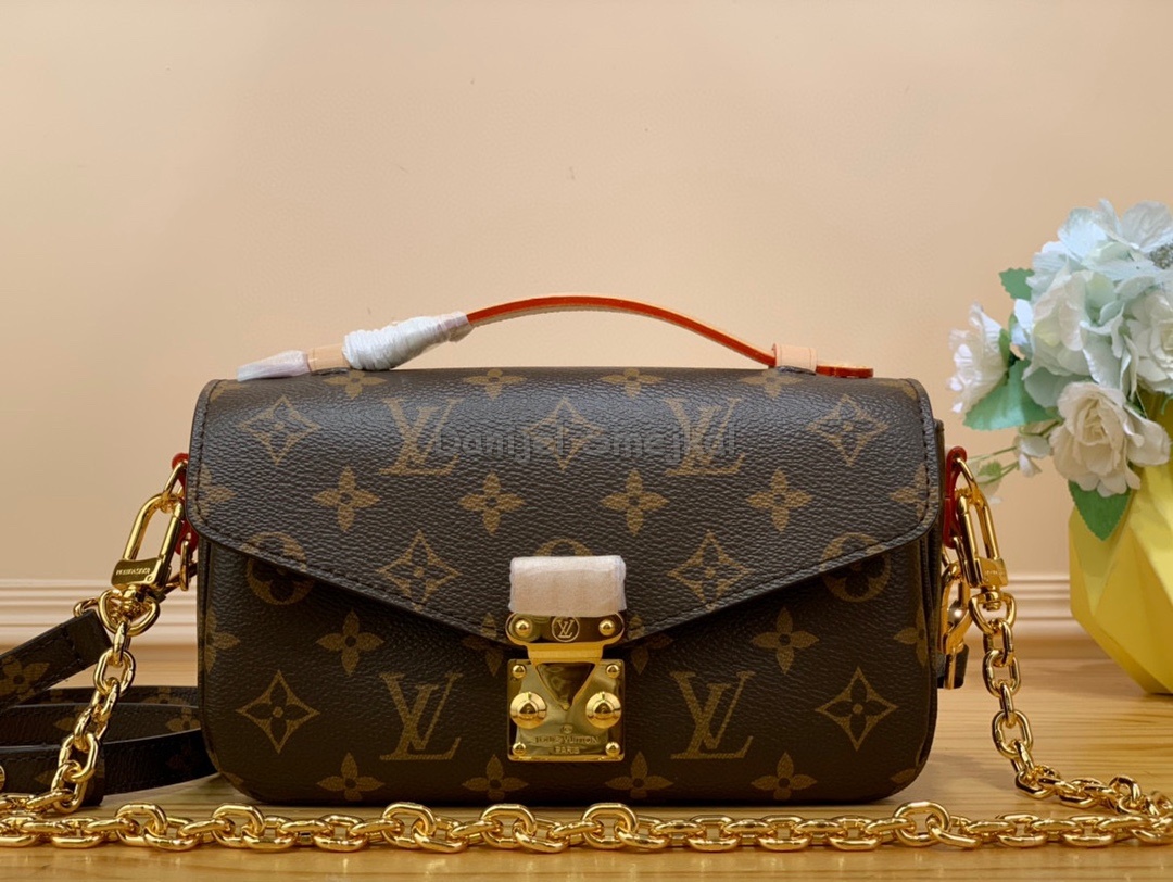 Louis Vuitton M46279 Pochette Métis East West Monogram Canvas 