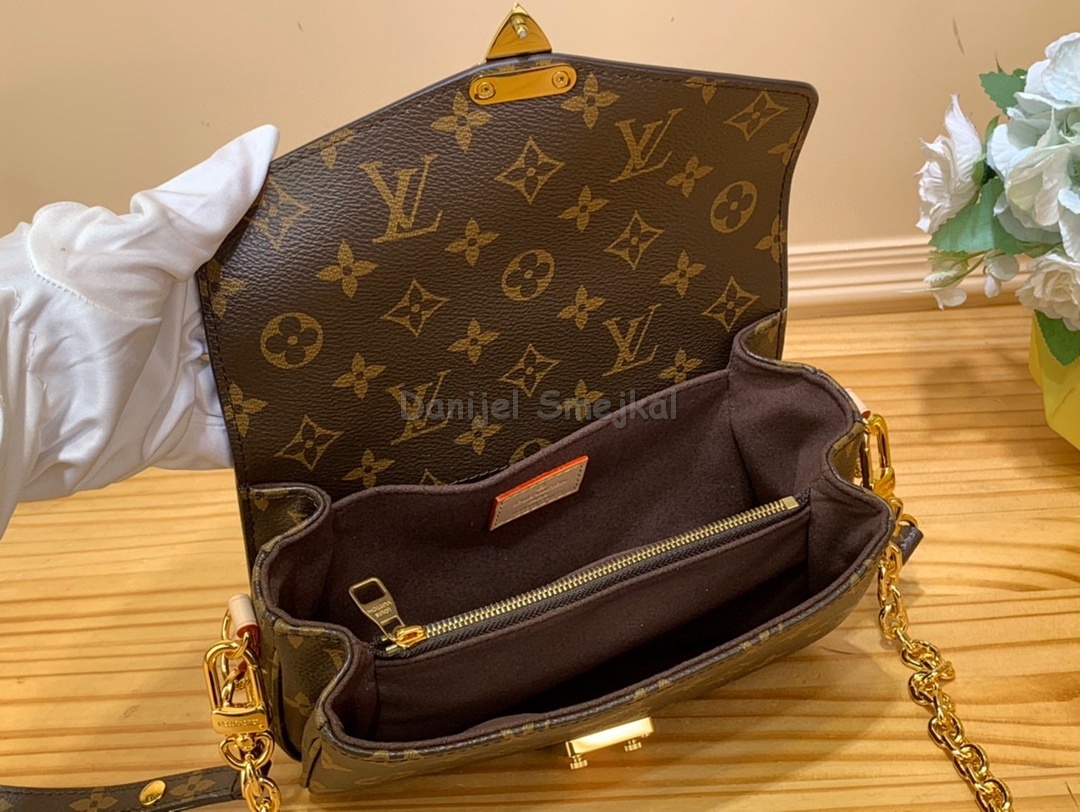 Louis Vuitton M46279 Pochette Métis East West Monogram Canvas 