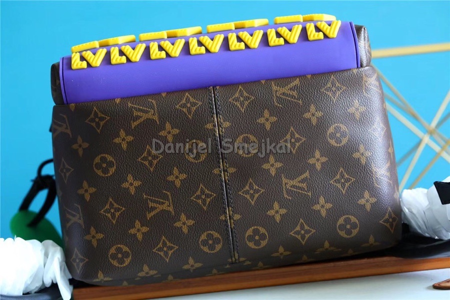 Louis Vuitton M57965 Discovery Backpack Monogram 37cm