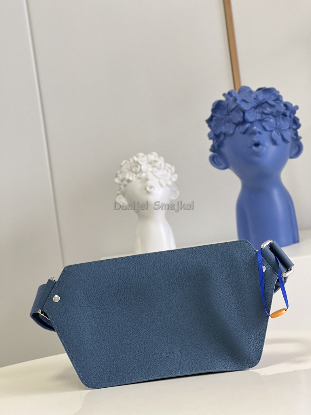 Louis Vuitton M59625 Takeoff Sling Aerogram 30cm