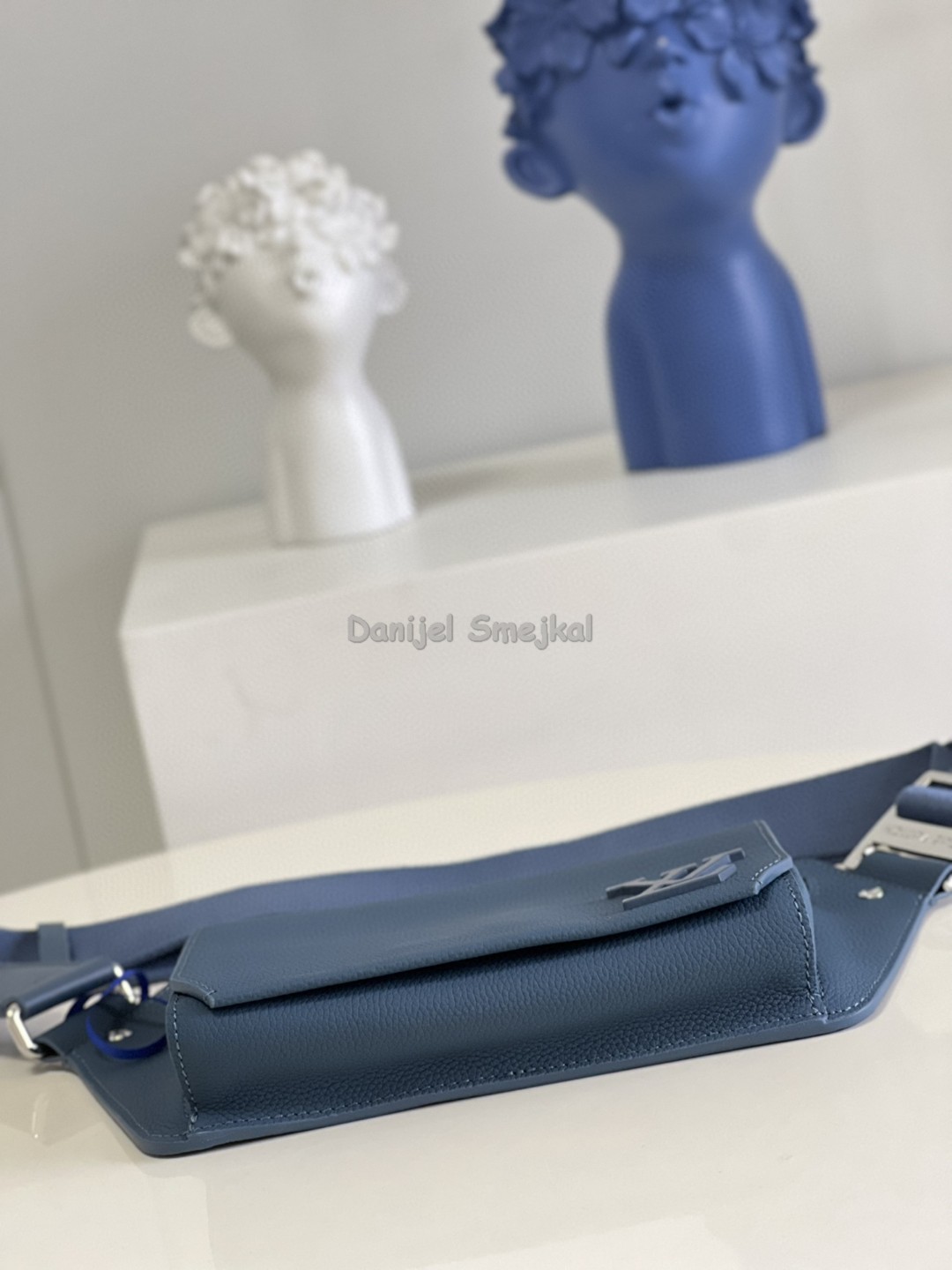 Louis Vuitton M59625 Takeoff Sling Aerogram 30cm